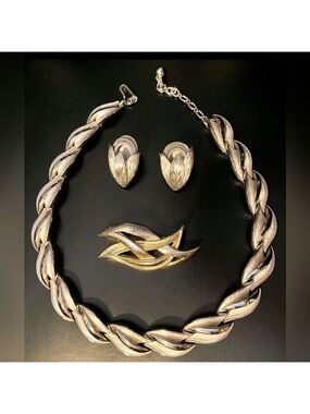 LOT VINTAGE TRIFARI NECKLACE KRAMER EARRINGS PIN BROOCH JEWELRY SET